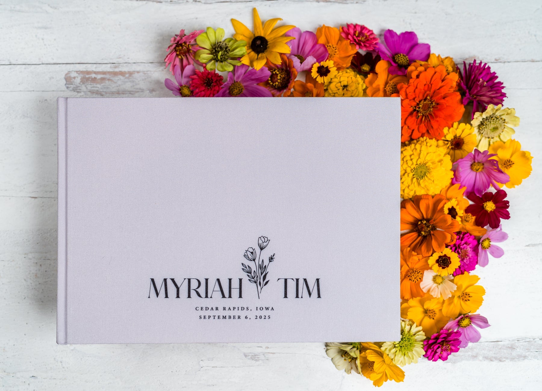 The Perfect Wedding Keepsake: Your Custom Photo Guestbook