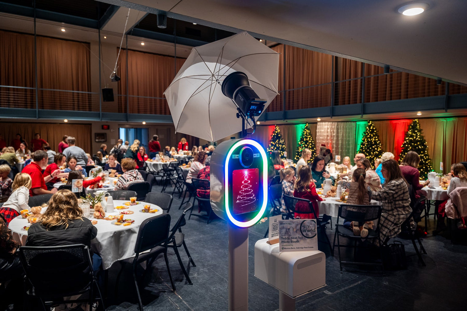 Make Your Holiday Party Unforgettable with a Photo Booth